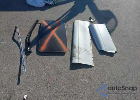 2007 Lincoln Town Car Designer Series z USA, uszkodzony, nr VIN 1LNHM83V17Y636463